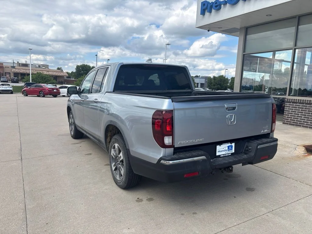 Used 2017 Silver Honda RTL-T image 7
