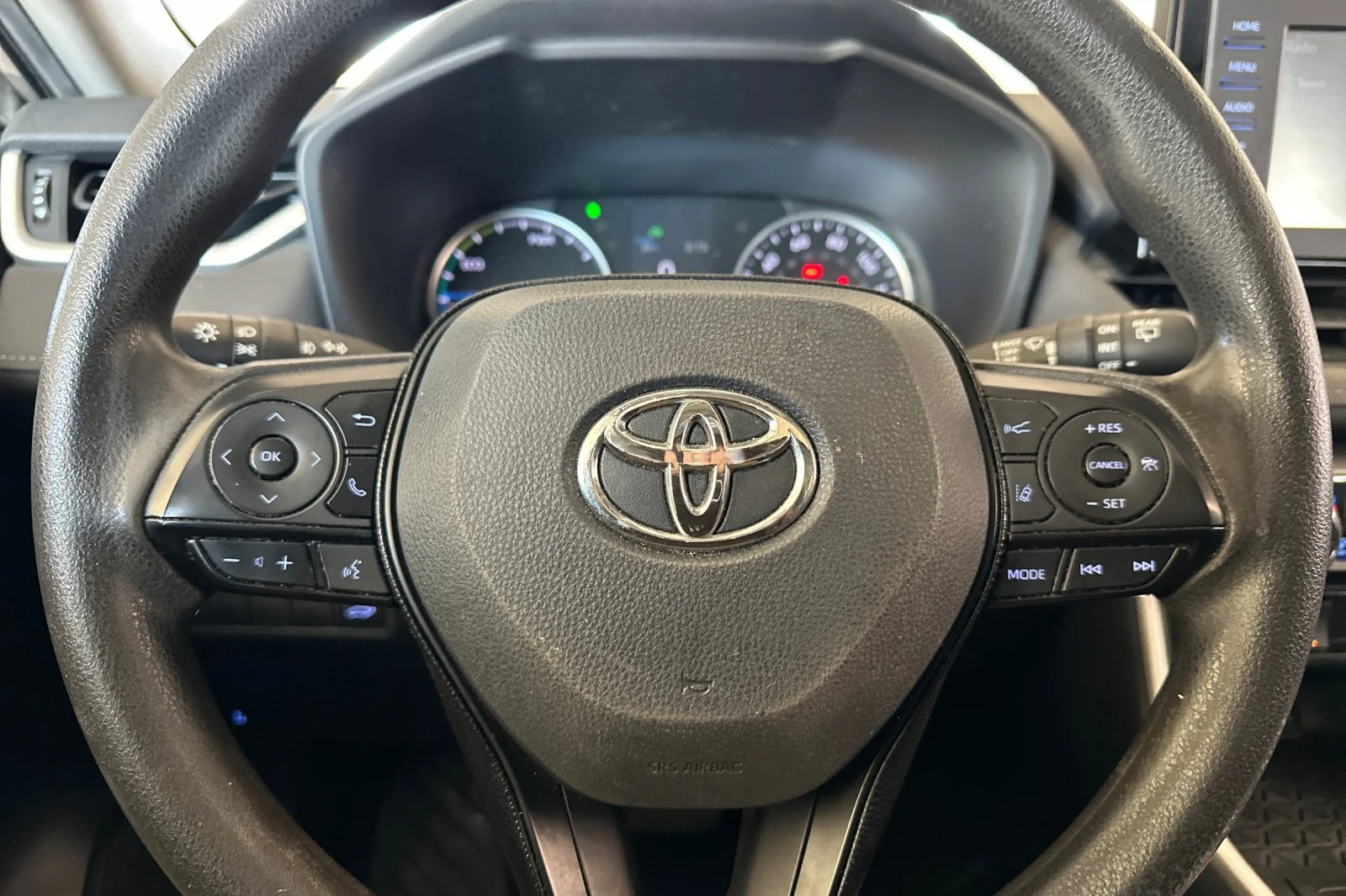 Used 2019 Silver Toyota XLE image 23