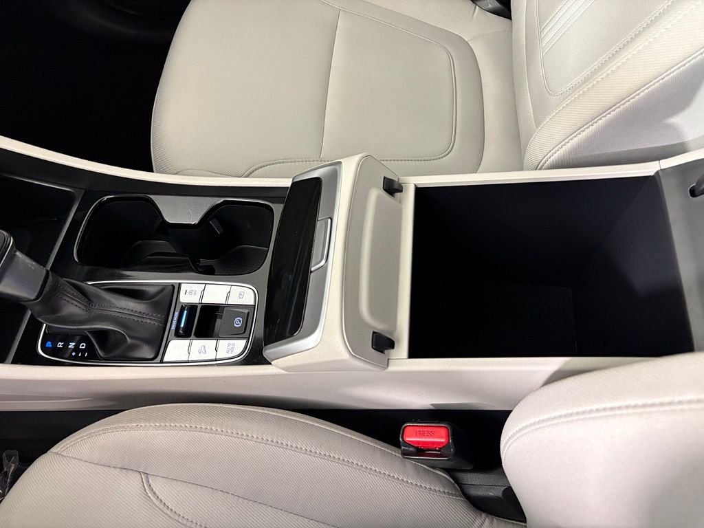 Used 2025 Silver Hyundai SEL image 33