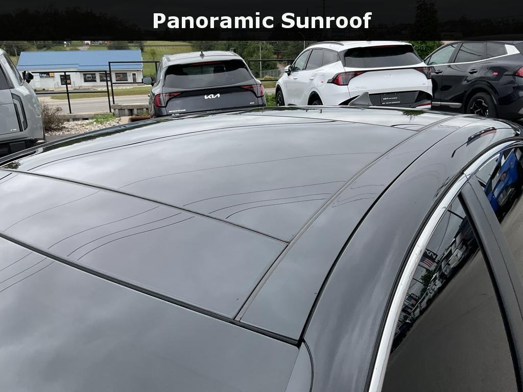 Used 2023 Onyx Black Hyundai Limited image 6