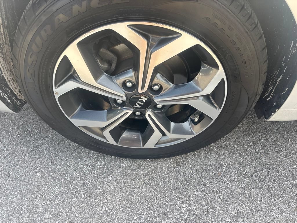 Used 2019 Silky Silver Kia LXS image 17
