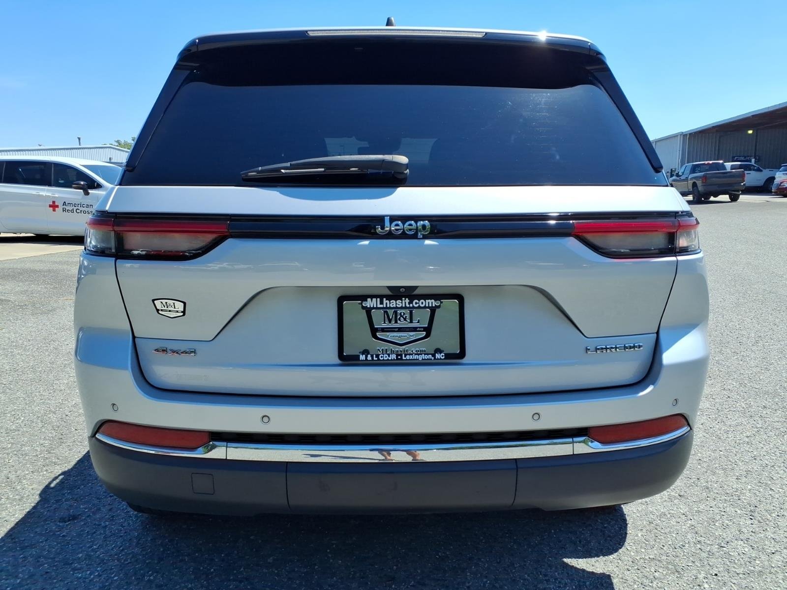 Used 2023 Silver Jeep Laredo 4x4 image 21