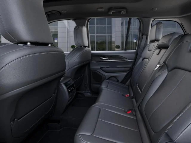 New 2025 Silver Zynith Exterior Paint Jeep Limited image 50