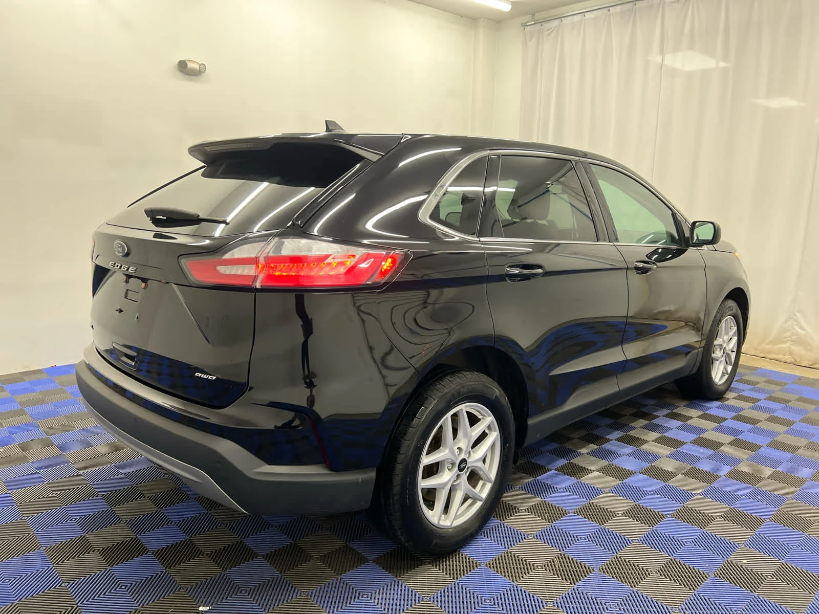 Used 2023 Agate Black Metallic Ford SEL image 9