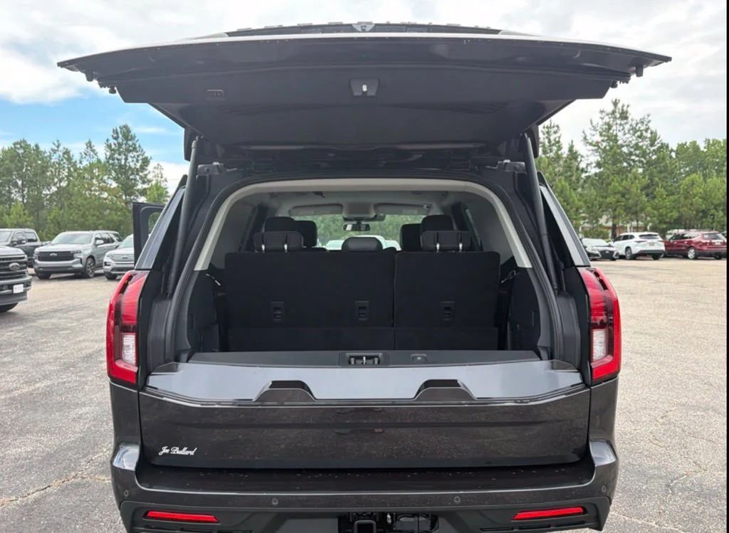 New 2027 Dark Matter Gray Metallic Ford Active image 15
