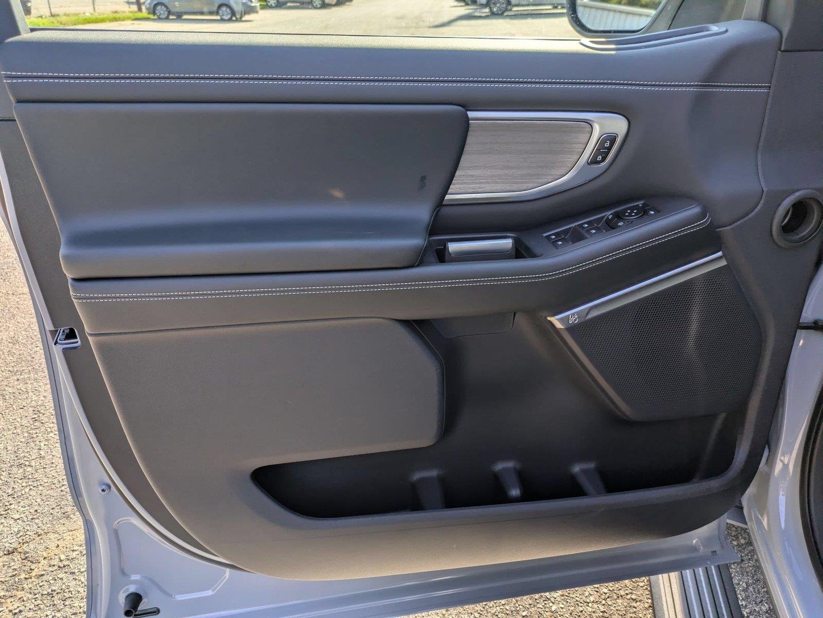New 2027 Glacier Gray Metallic Tri-Coat Ford MAX Platinum image 11