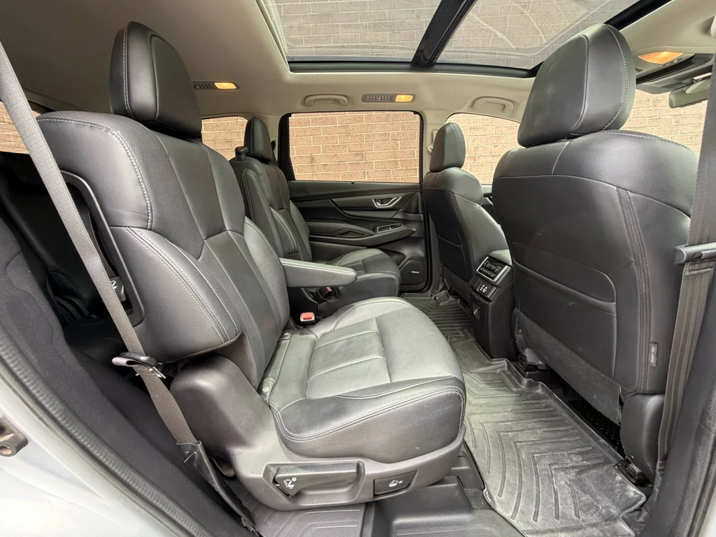 Used 2023 Ice Silver Metallic Subaru Limited image 20