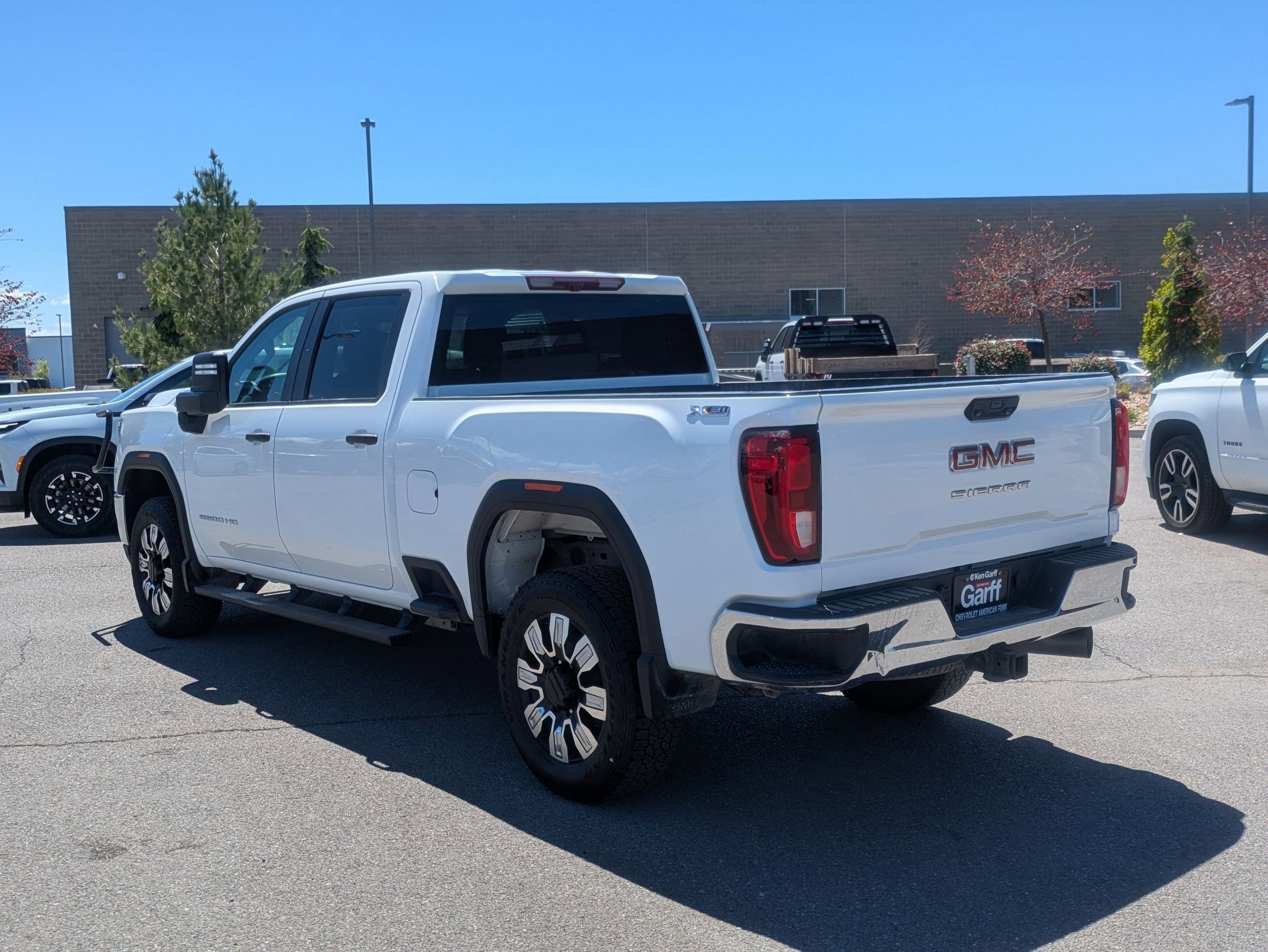 Used 2021 Summit White GMC Base image 5