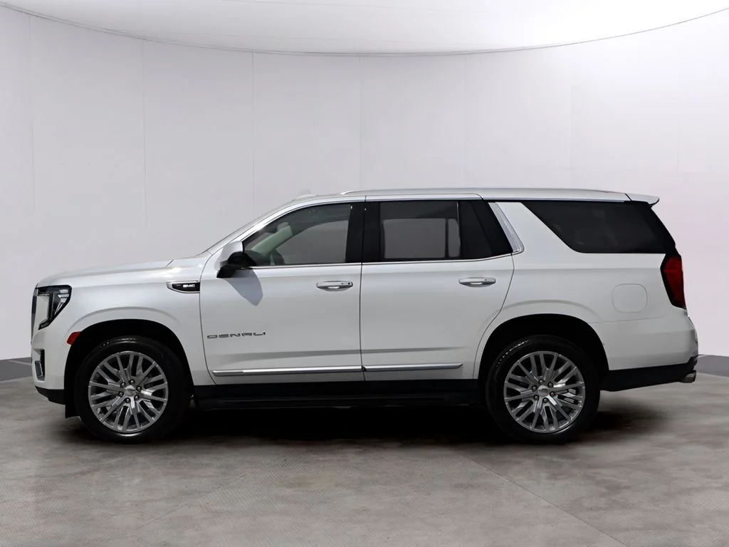 Used 2023 White Frost Tricoat GMC Denali image 4