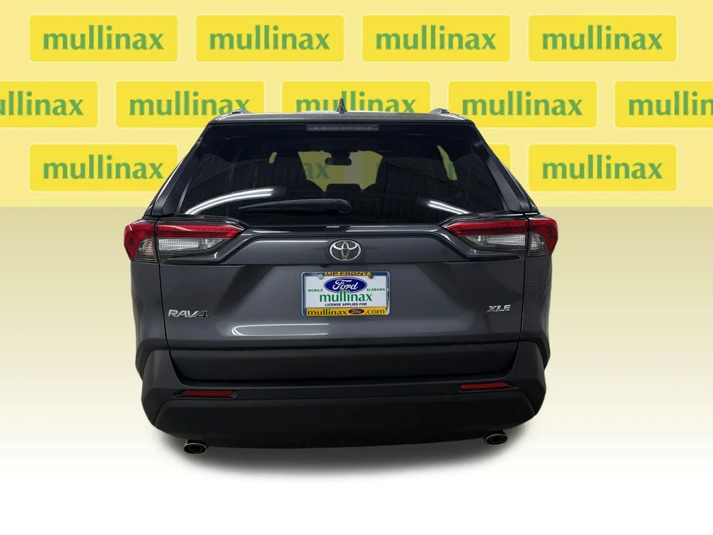 Used 2021 Gray Toyota XLE Premium image 6