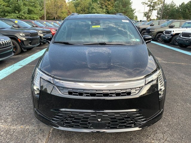 New 2027 Diamond Black Crystal Pearl-Coat Exterior Paint Chrysler Limited image 8