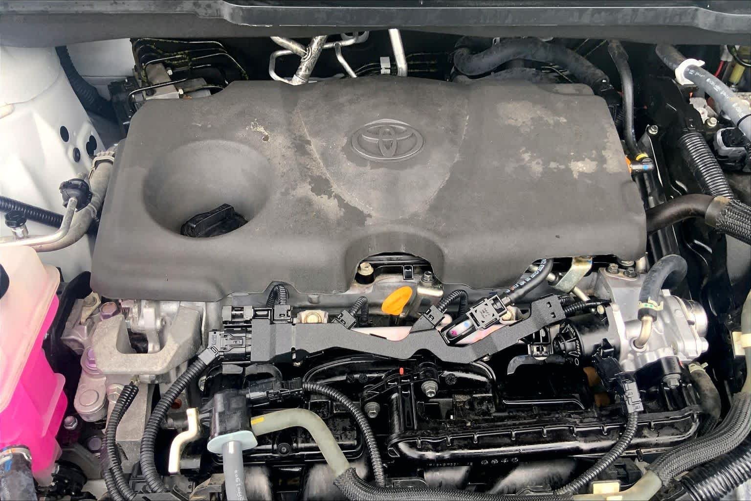 Used 2022 Wind Chill Pearl Toyota XLE image 32