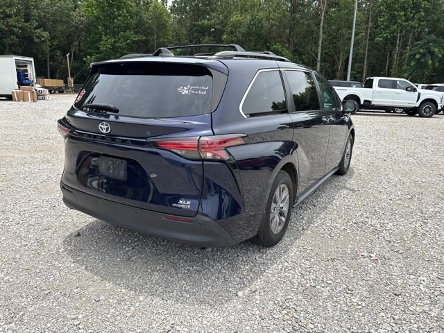 Used 2021  Toyota XLE image 7
