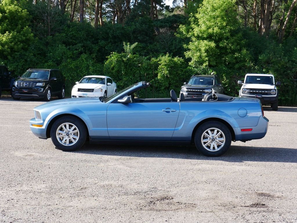 Used 2006  Ford V6 Premium image 6