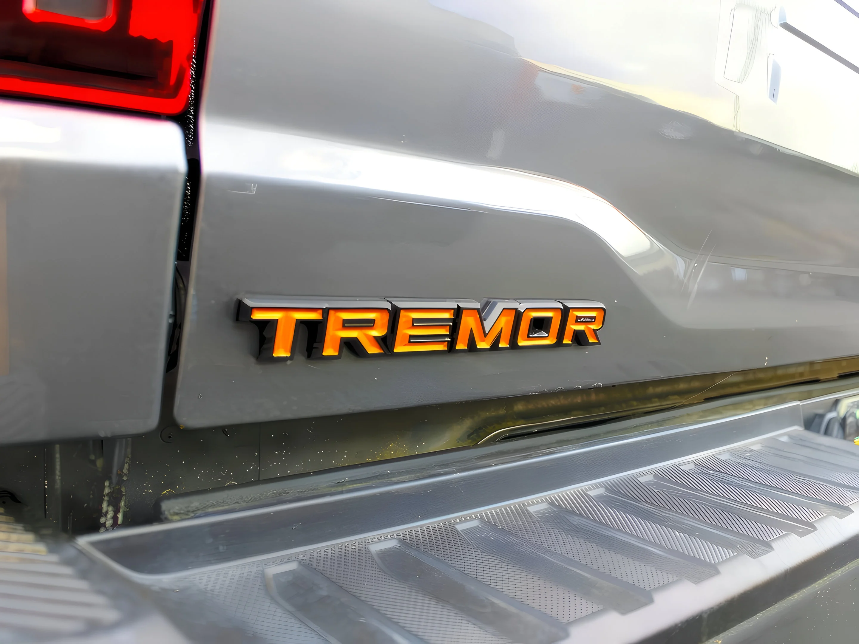 Used 2025 Carbonized Grey Metallic Ford Tremor image 17