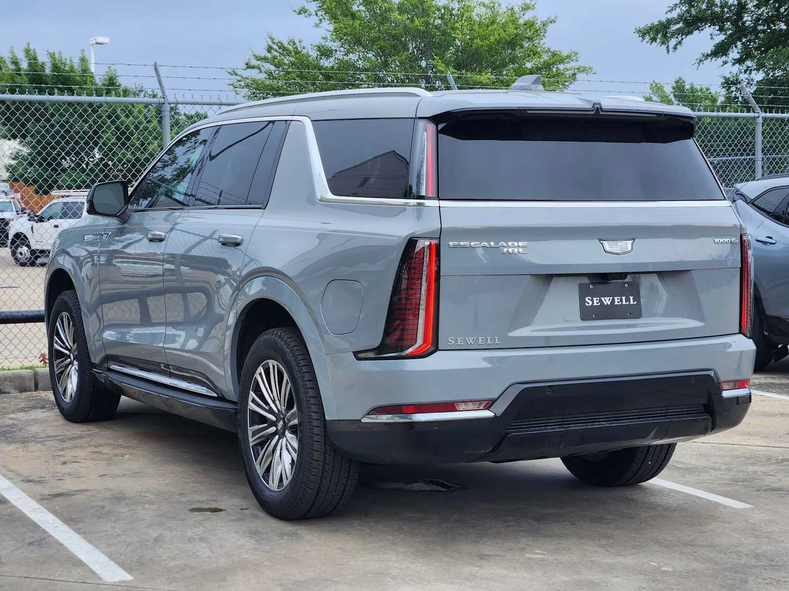 New 2026 Luna Metallic Cadillac Luxury image 3