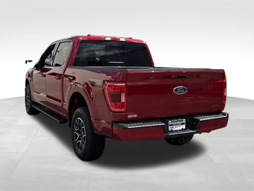 Used 2022 Rapid Red Metallic Tinted Clearcoat Ford XLT image 5