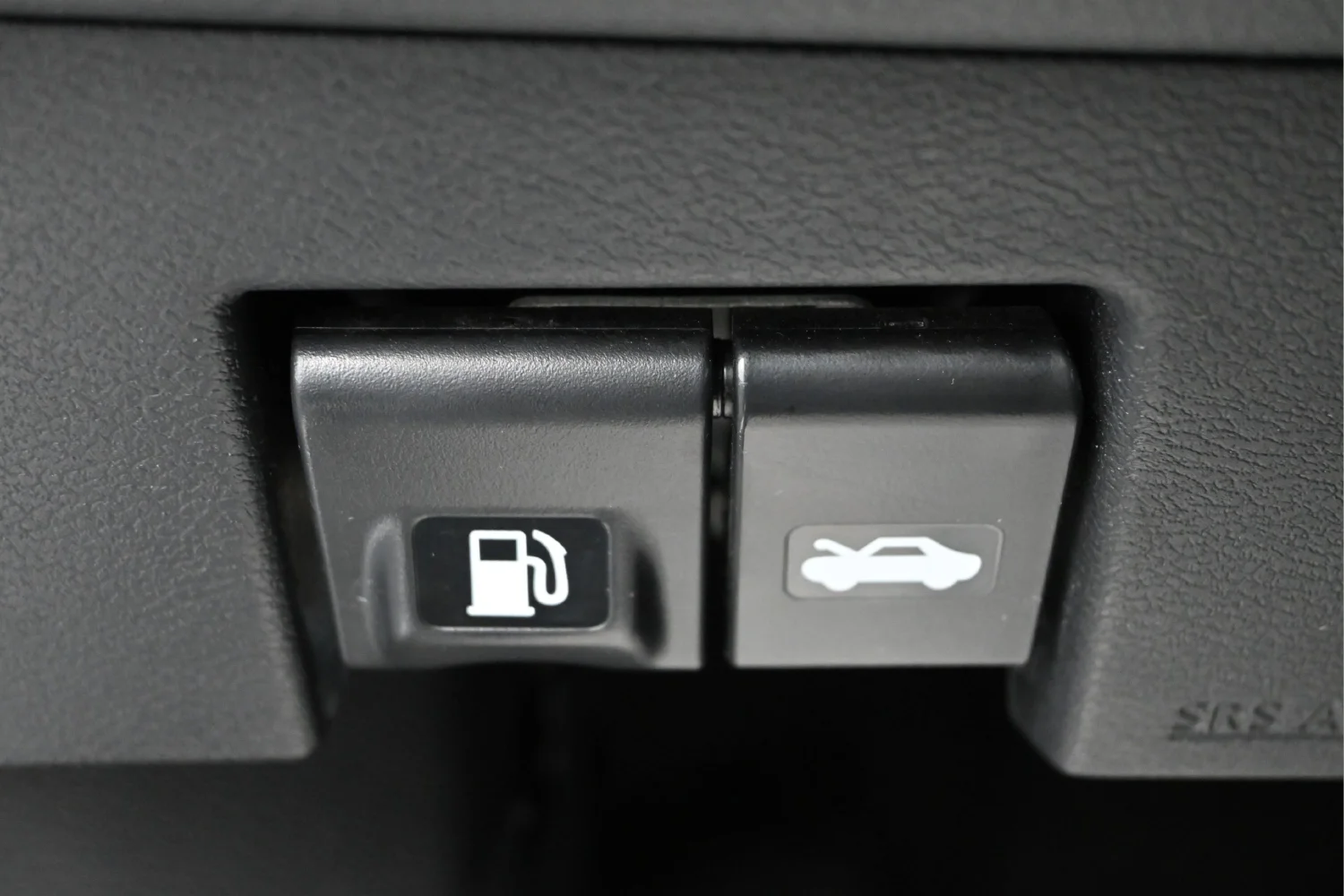 Used 2025 Silver Nissan 1.6 SV image 16