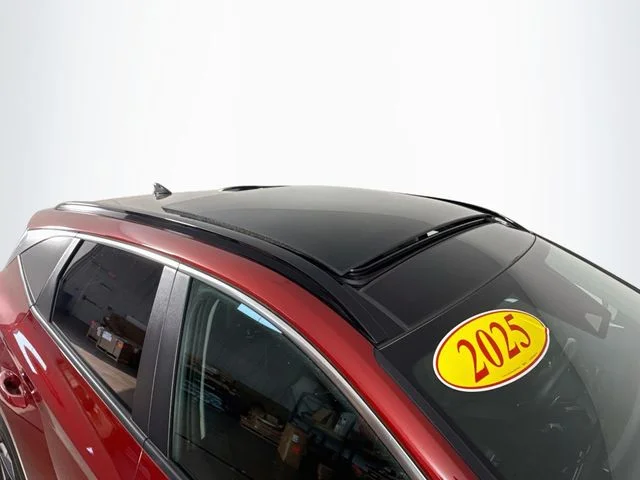 Used 2025 Red Hyundai SEL Convenience image 43
