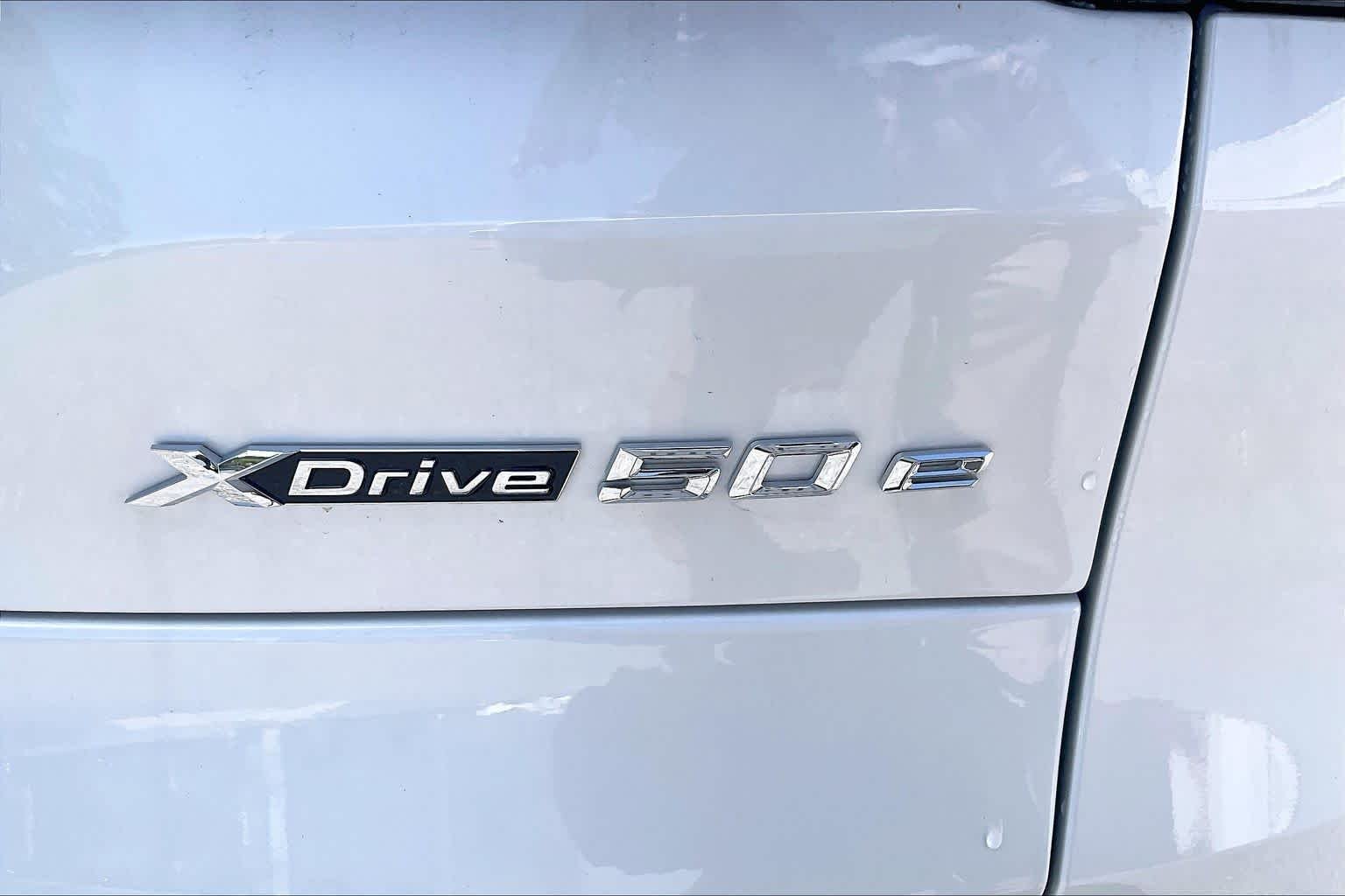 New 2026 Mineral White Metallic BMW xDrive50e image 15