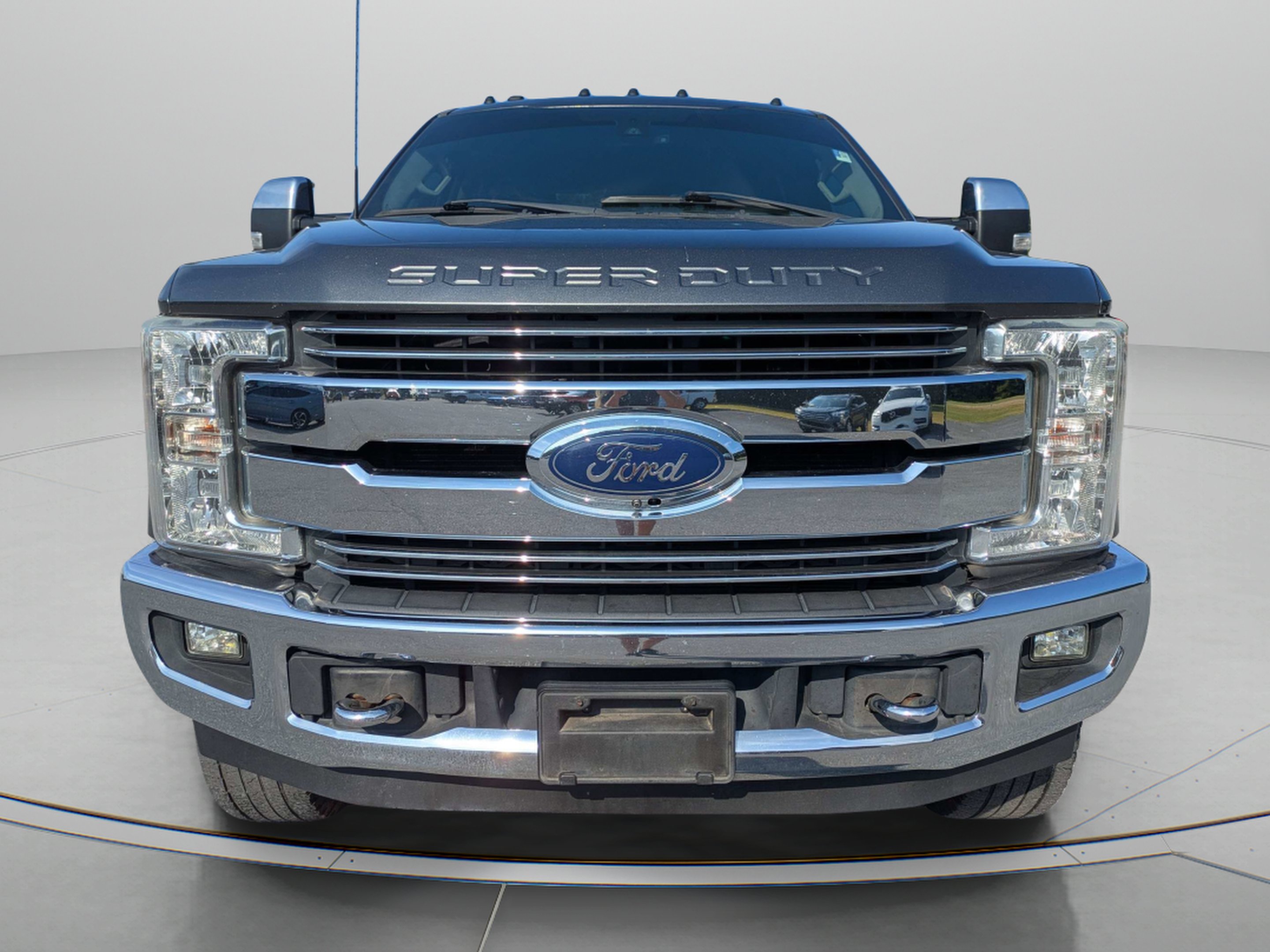 Used 2017 Magnetic Ford Lariat image 3