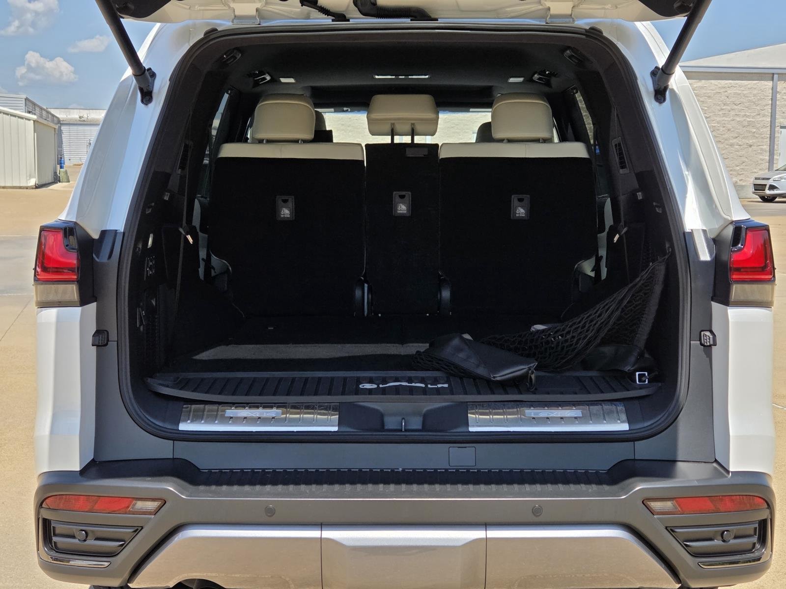 Used 2023 Eminent White Pearl Lexus LX 600 Luxury image 10