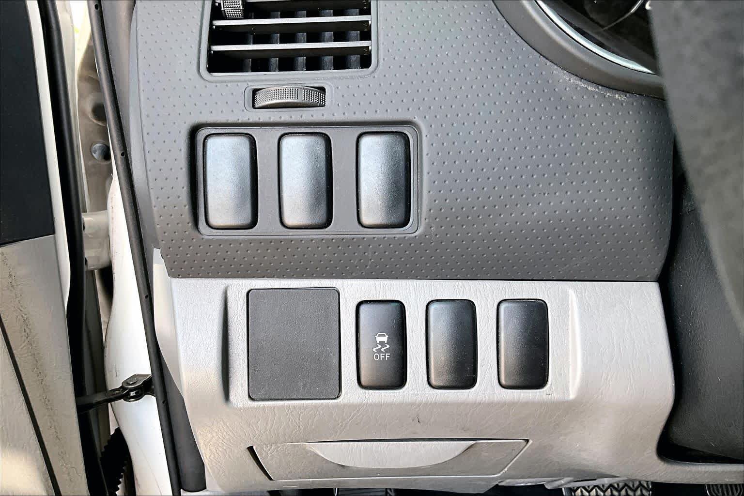 Used 2013 Super White Toyota  image 30