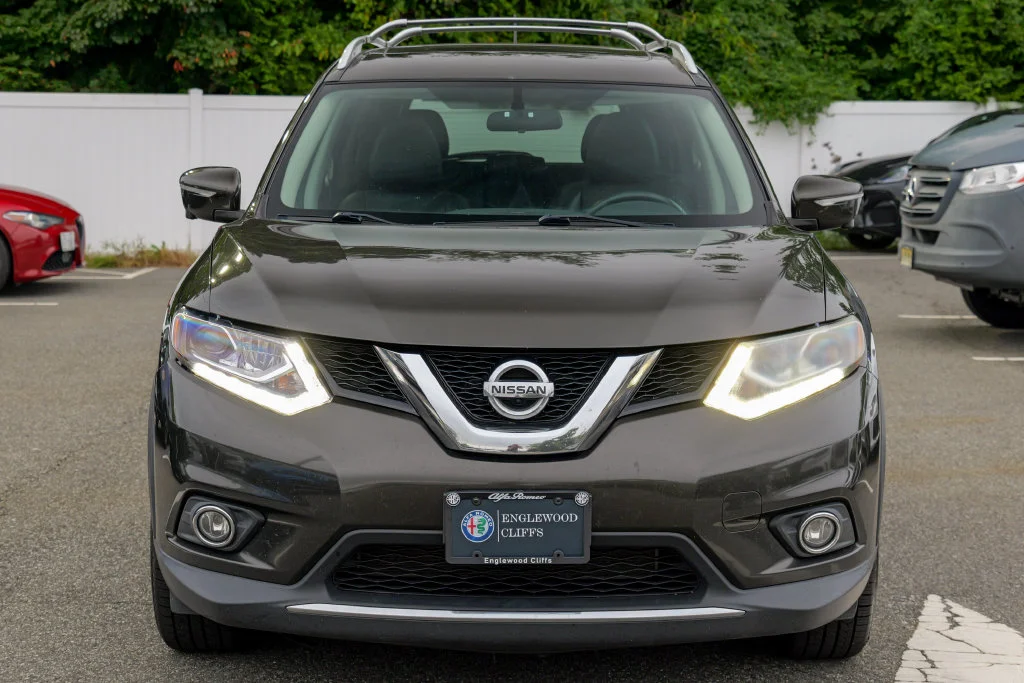 Used 2015 Midnight Jade Nissan SL image 2