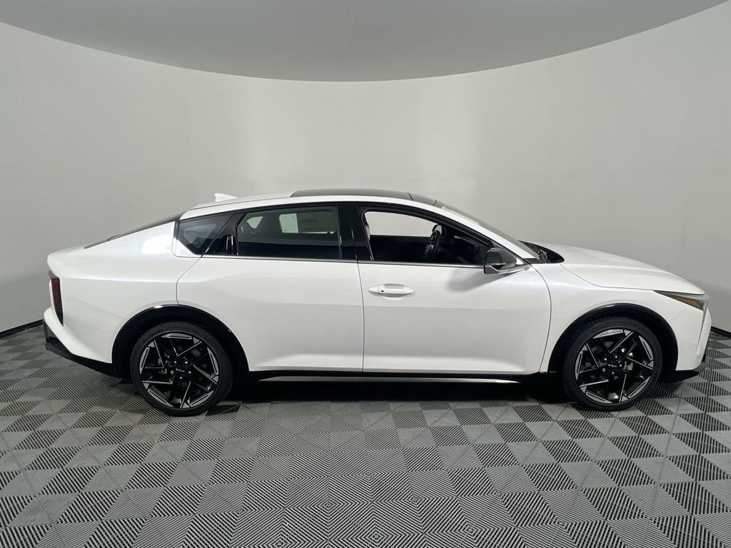 New 2026 Snow White Pearl Kia GT-Line image 2