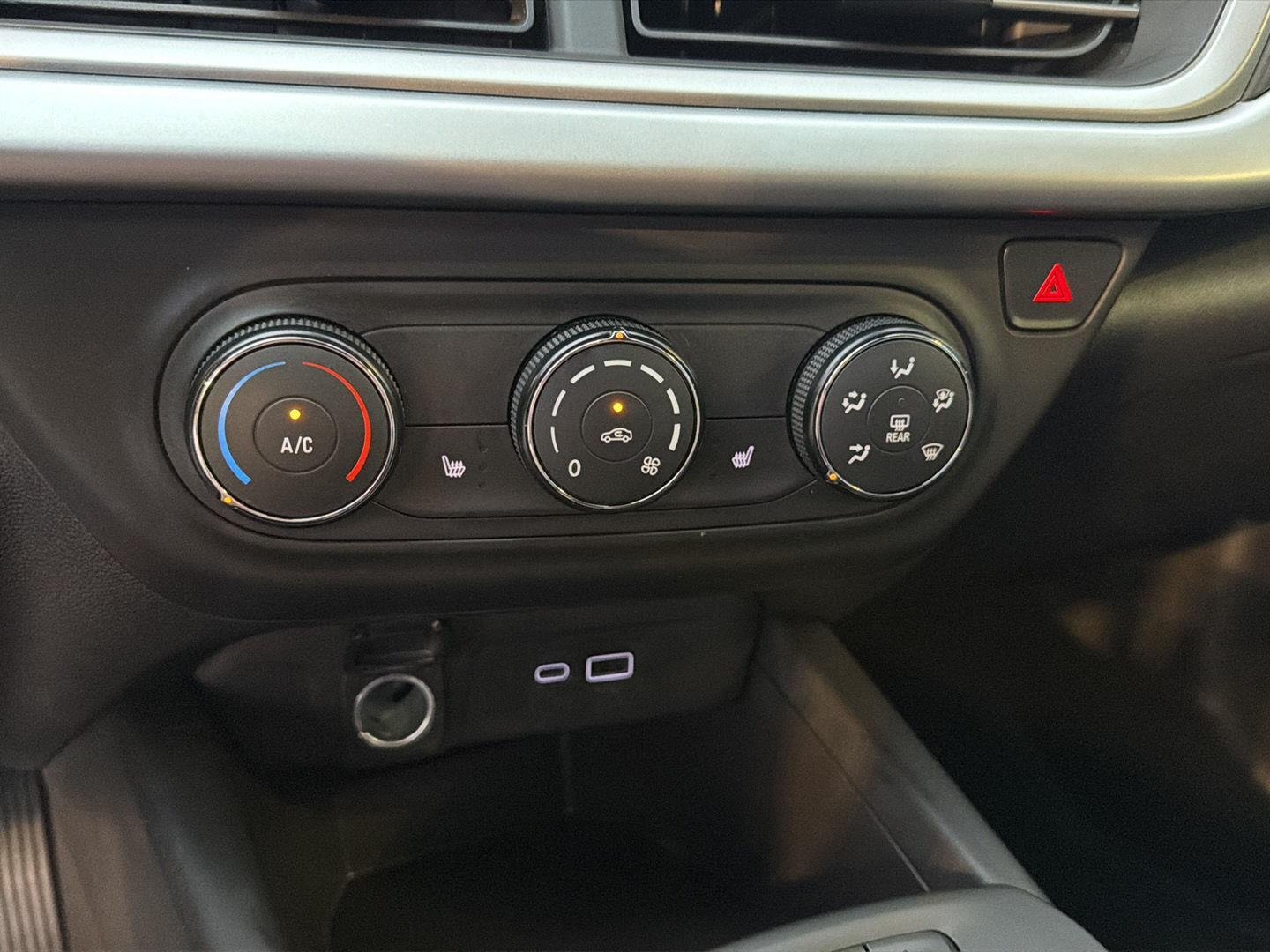 Used 2025 Summit White Chevrolet 1RS image 25