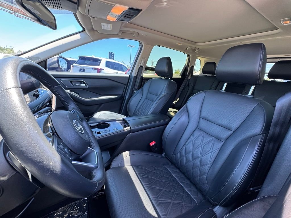 Used 2024 Gold Nissan Platinum image 14