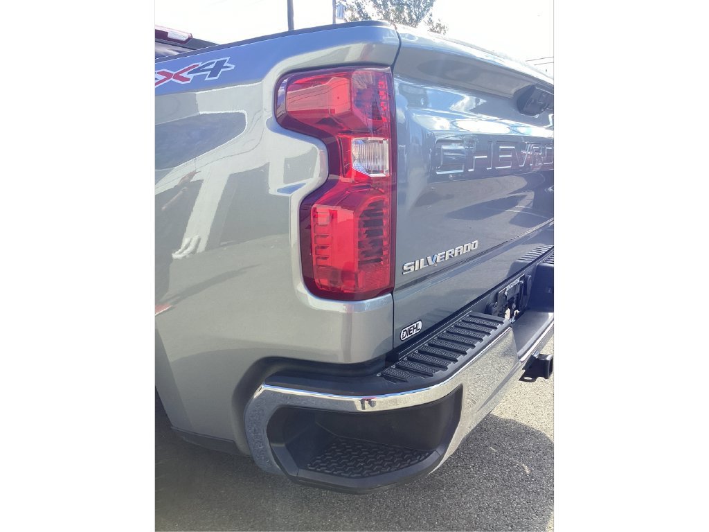 Used 2024 Sterling Gray Metallic Chevrolet LT (2FL) image 19