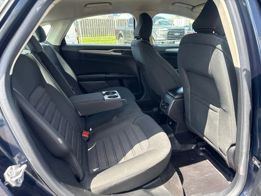 Used 2020 Blue Ford SE image 38