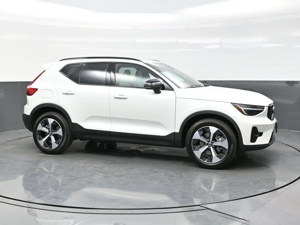 2026 Volvo XC40 Plus - Photo 8