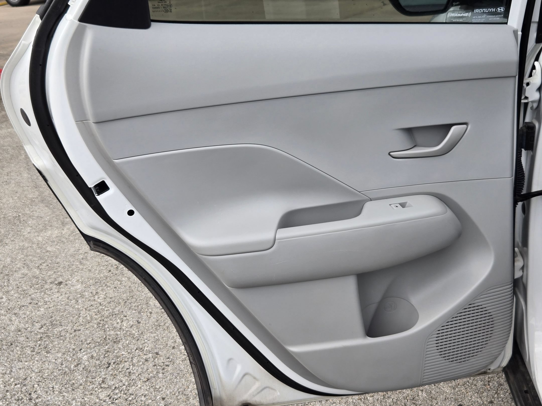 Used 2025 Atlas White Hyundai SEL image 15