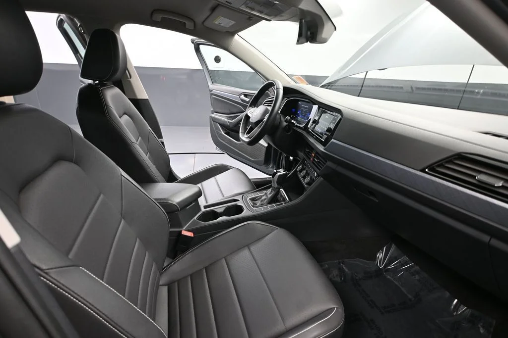 Used 2024 Gray Volkswagen 1.5T SE image 46
