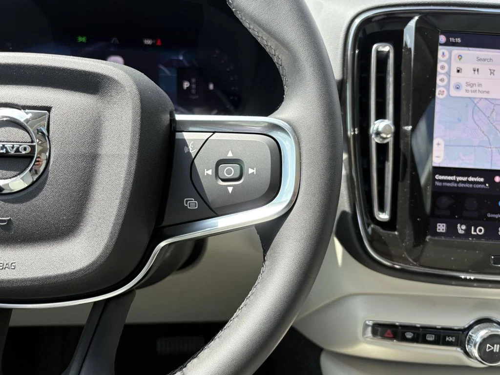 2026 Volvo XC40 Plus - Photo 16