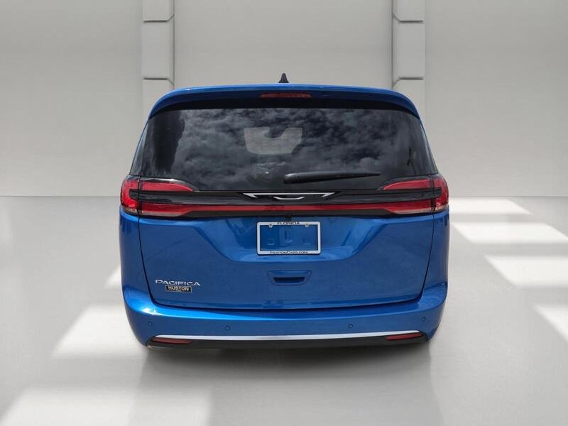 New 2027 Hydro Blue Pearl-Coat Exterior Paint Chrysler SELECT FWD image 4