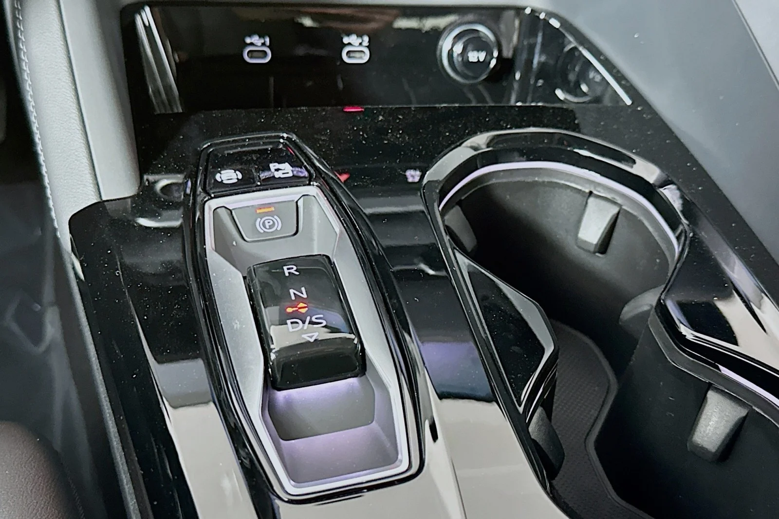 New 2026 Glacier White Metallic Audi Premium Plus image 7