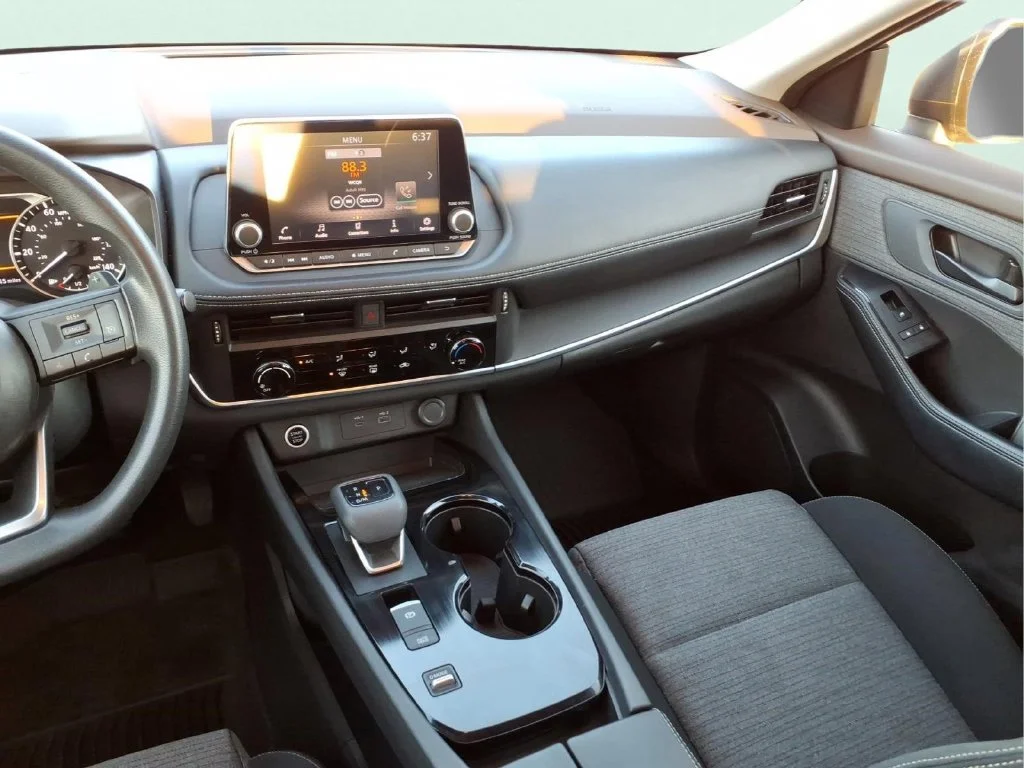Used 2021 Blue Nissan S image 18