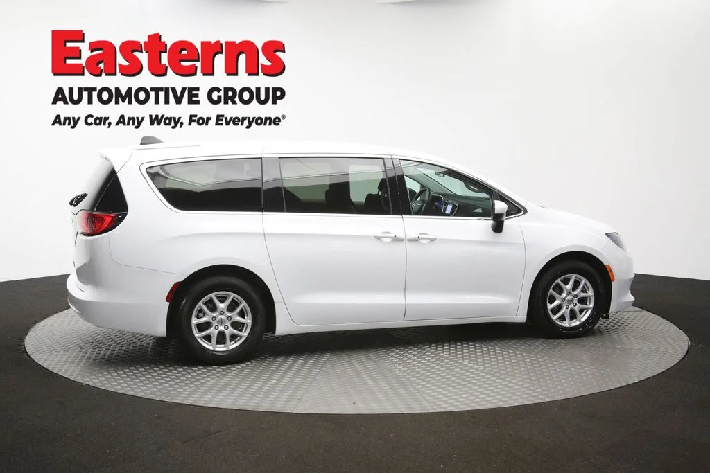 Used 2022 White Chrysler LX image 42