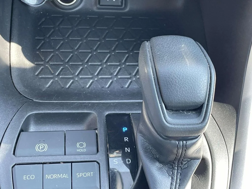 Used 2019  Toyota XLE image 25