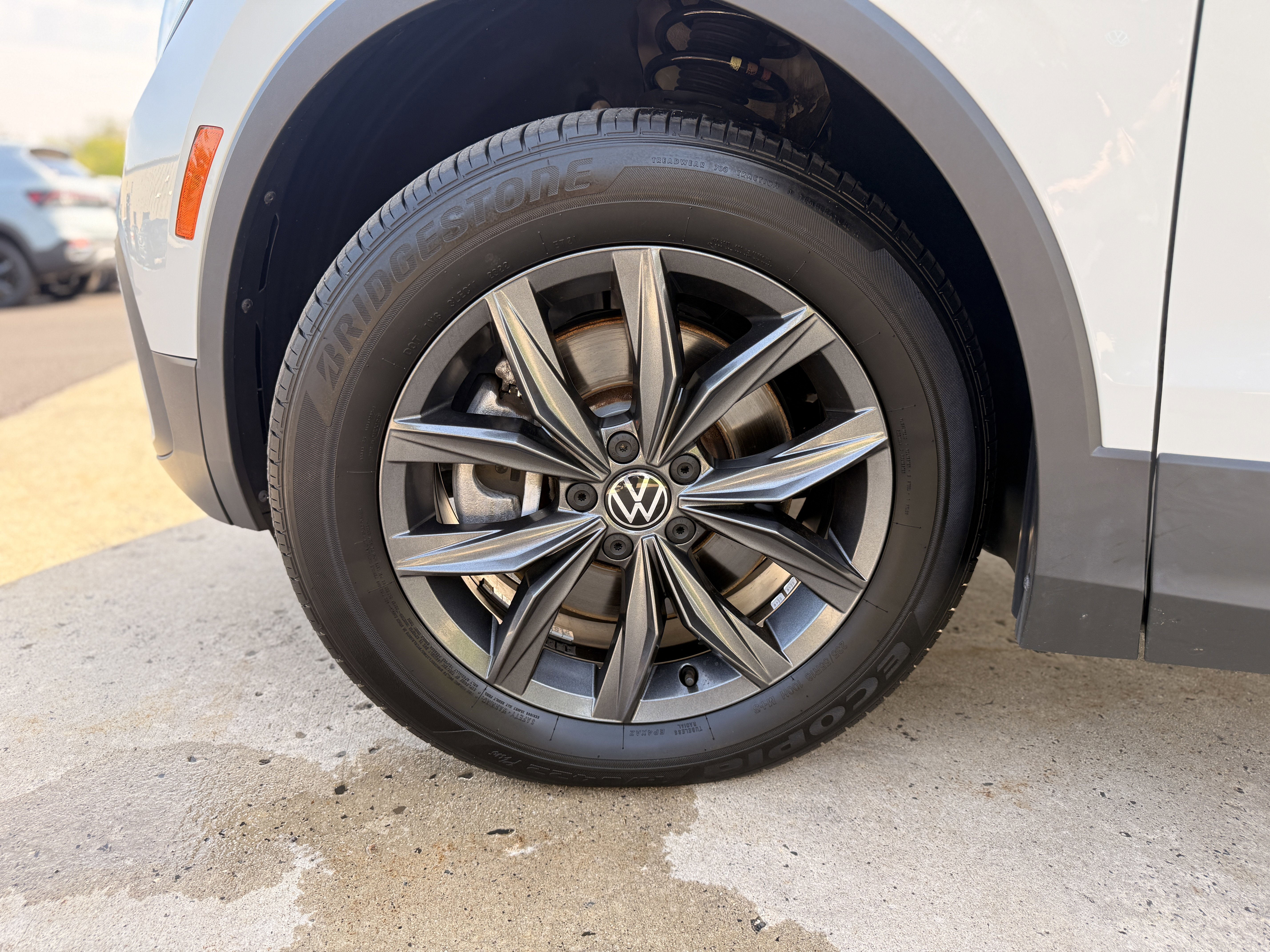 Used 2022  Volkswagen SE image 18
