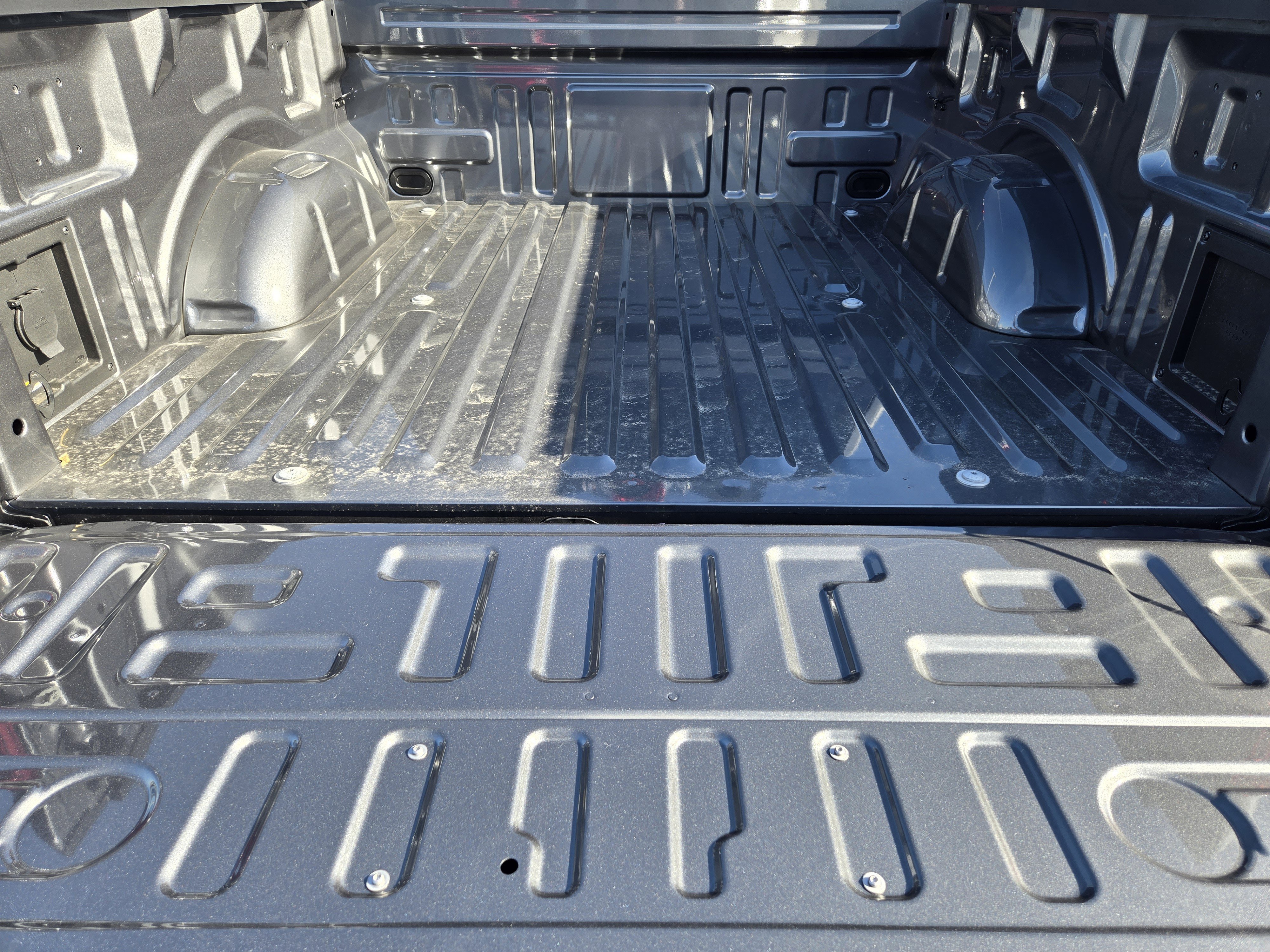 New 2026 Carbonized Gray Metallic Ford XLT image 21