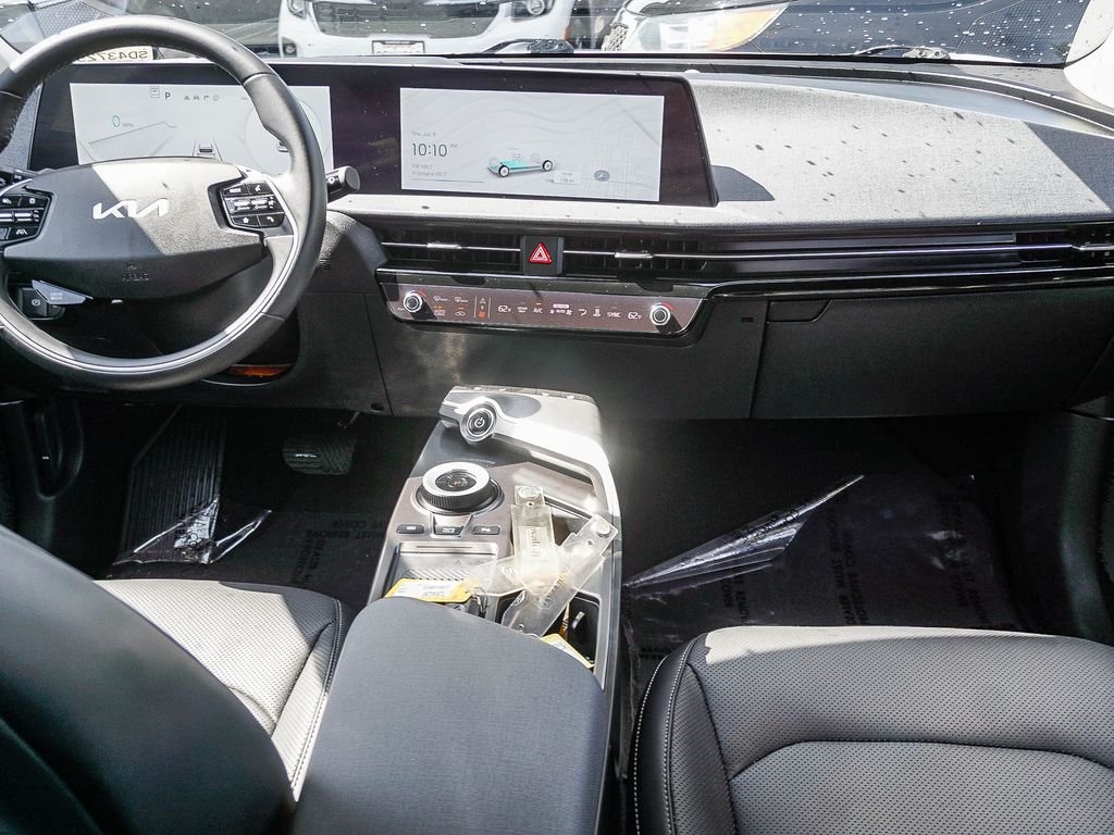 Used 2024 White Kia Wind image 15