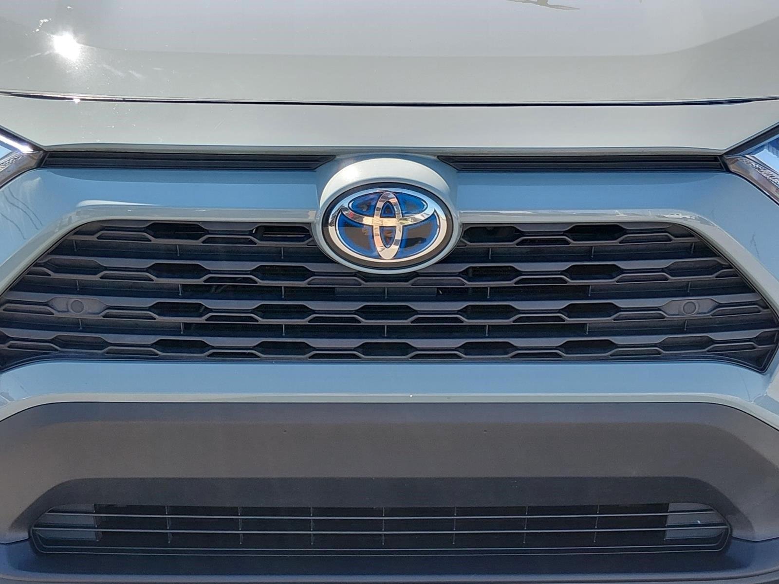 Used 2022 Lunar Rock Toyota XLE Premium image 9