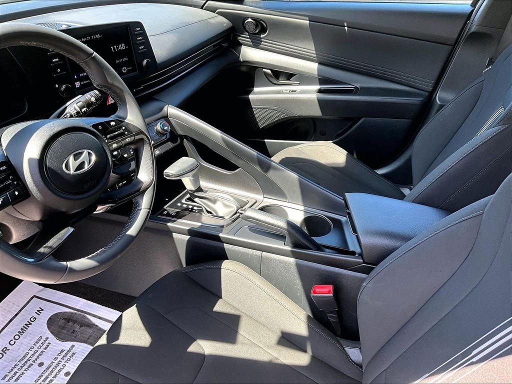 2025 Hyundai Elantra SEL - Photo 15