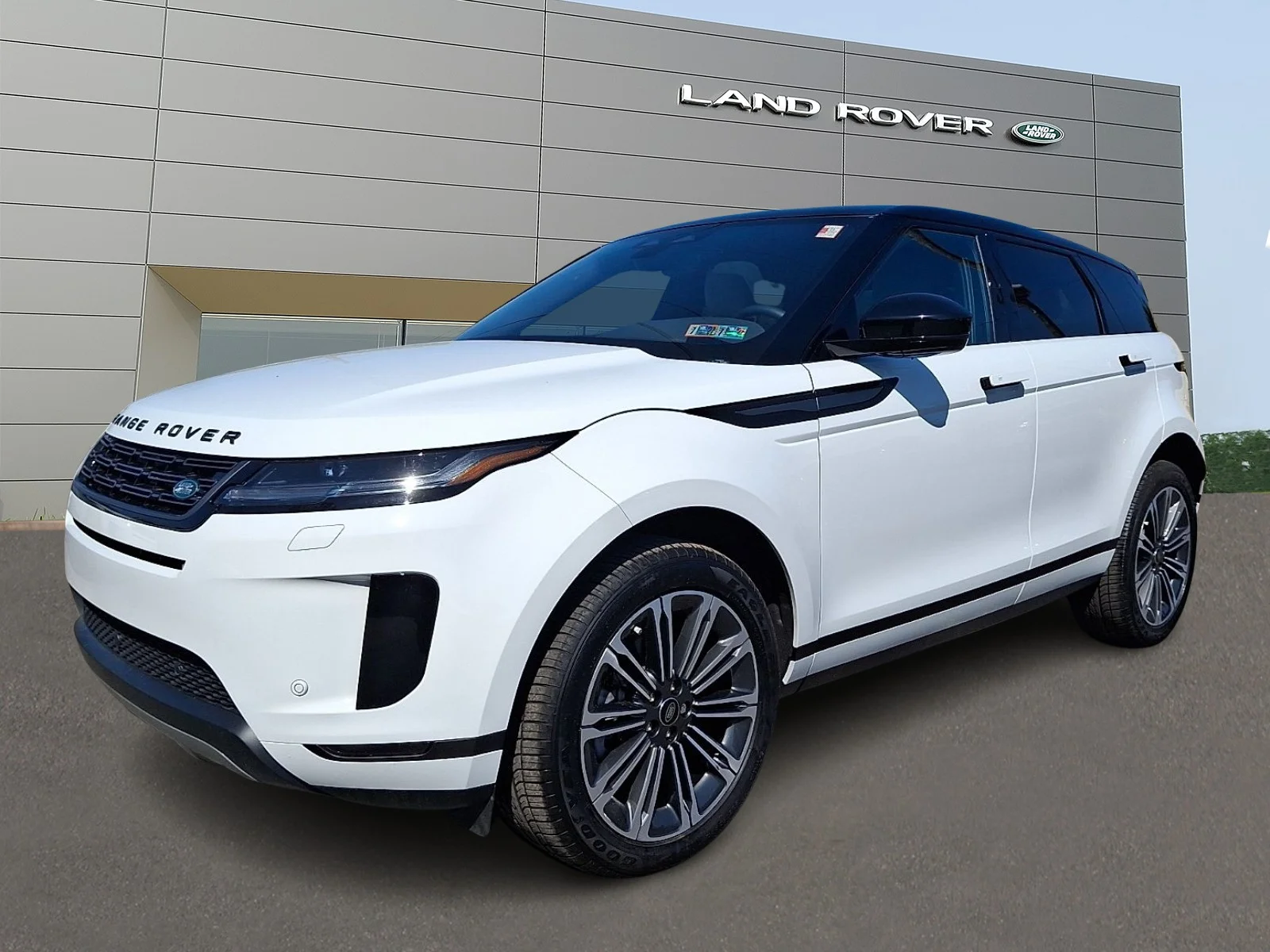2026 Land Rover Range Rover Evoque S's photo