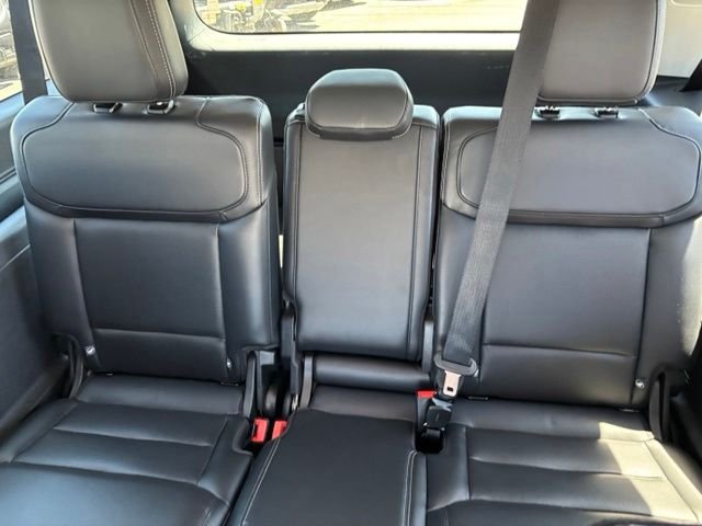 Certified Used 2025 Oxford White Ford Platinum image 19