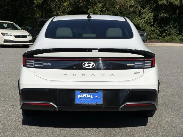 Used 2025 White Hyundai SEL image 12